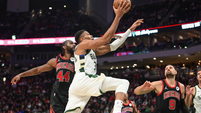 Milwaukee Bucks forward Giannis Antetokounmpo (34) goes to the basket against Chicago Bulls forward Patrick Williams (44) and center Nikola Vucevic (9) 